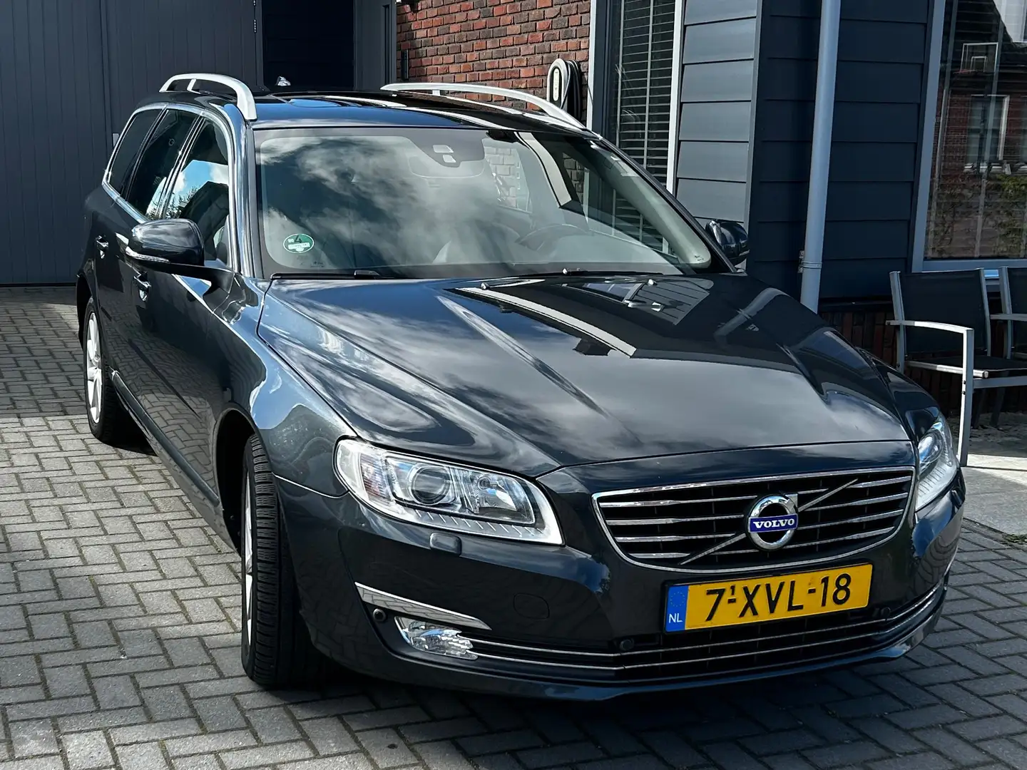 Volvo V70 V70 2.0 D4 Nordic+ Grijs - 1