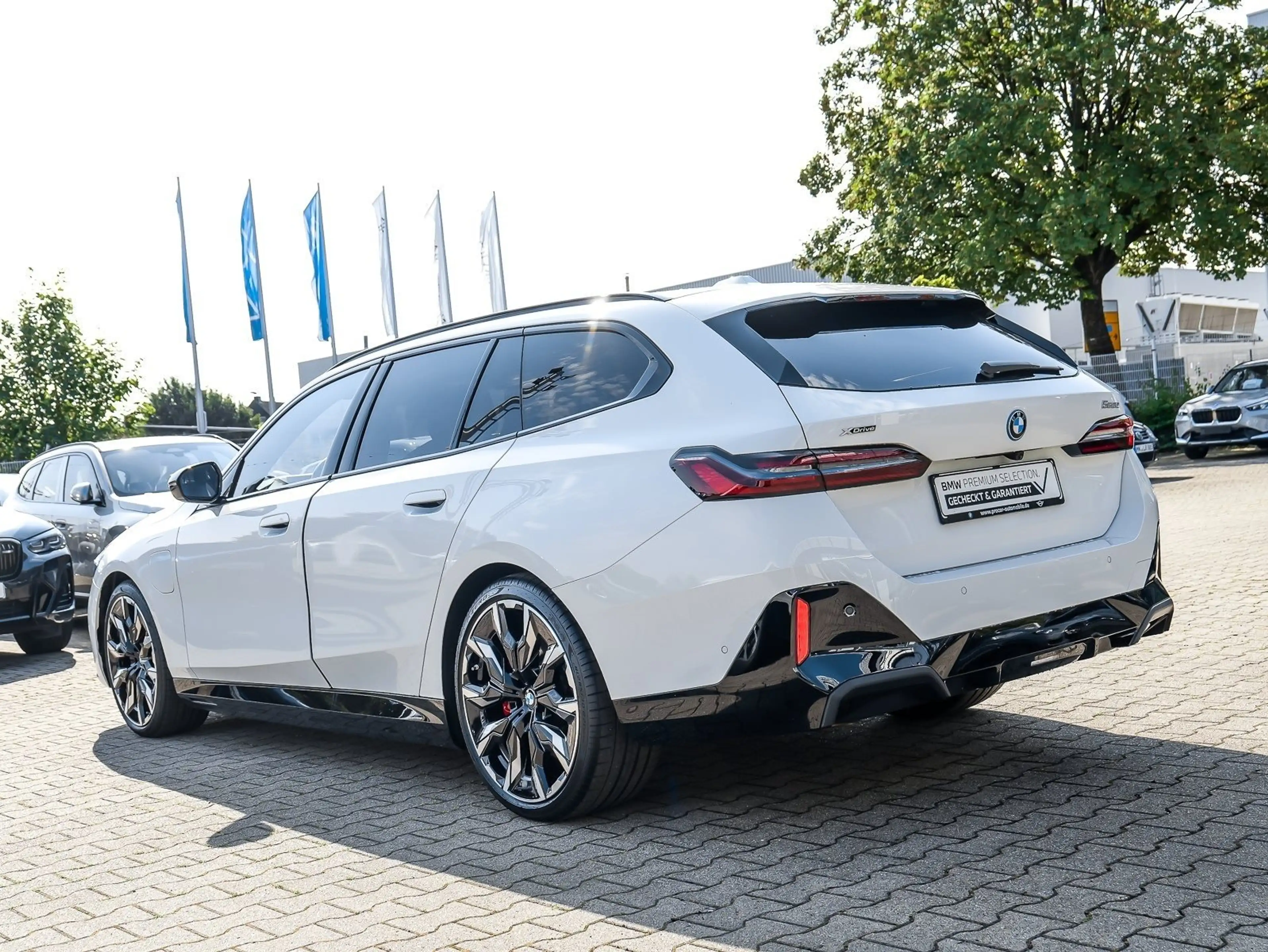 BMW 550 e xDrive Touring M Sport Pro HuD+AHK+Pano+Bowers&W — photo 7