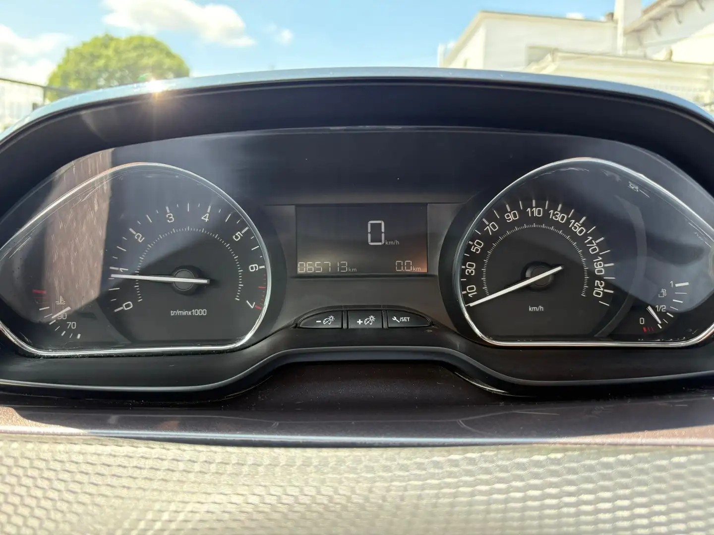 Peugeot 2008 1.2i Allure -GARANTIE 1AN-GPS-CLIM-PARKING SENSOR- Blanc - 2