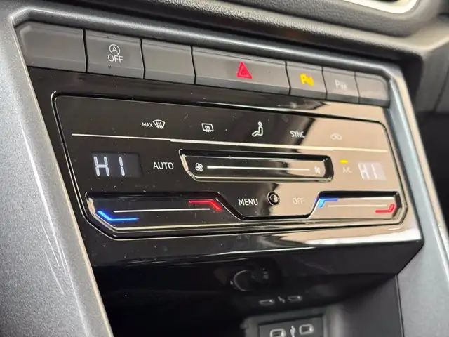 Volkswagen T-Roc view 25