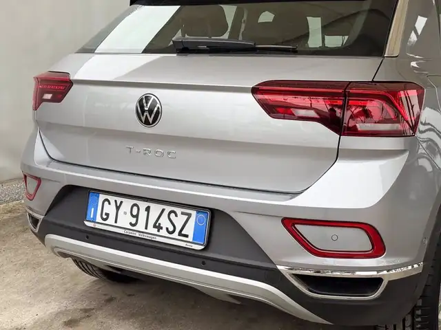 Volkswagen T-Roc view 18