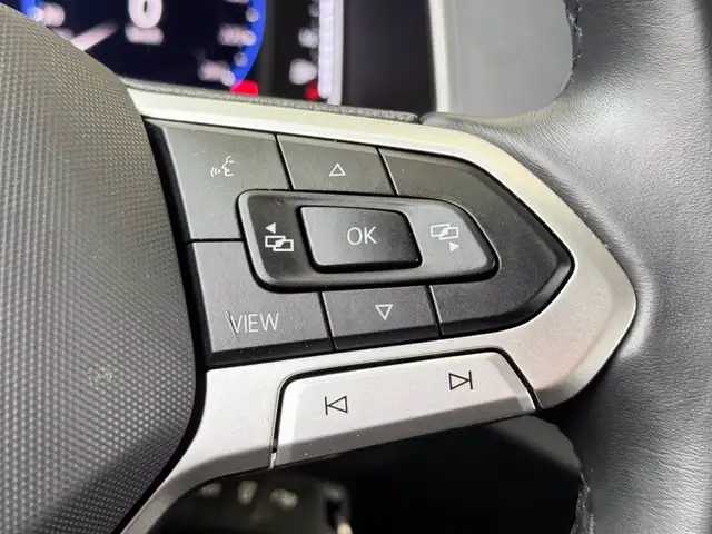 Volkswagen T-Roc view 23