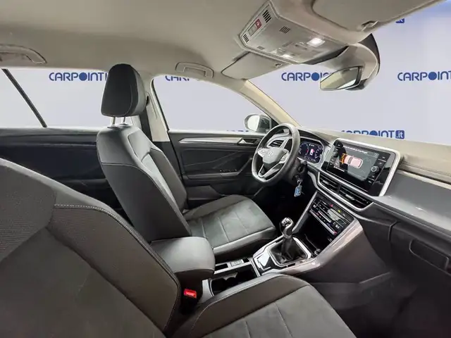 Volkswagen T-Roc view 7