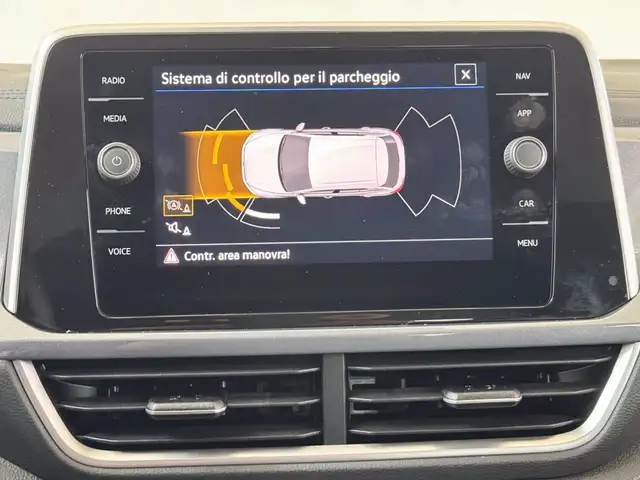 Volkswagen T-Roc view 24