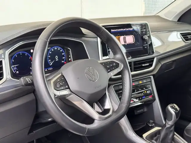 Volkswagen T-Roc view 19