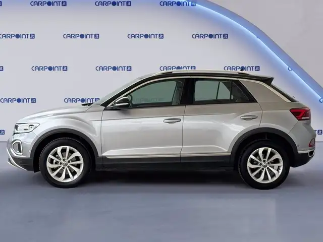 Volkswagen T-Roc view 4