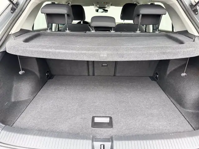 Volkswagen T-Roc view 12