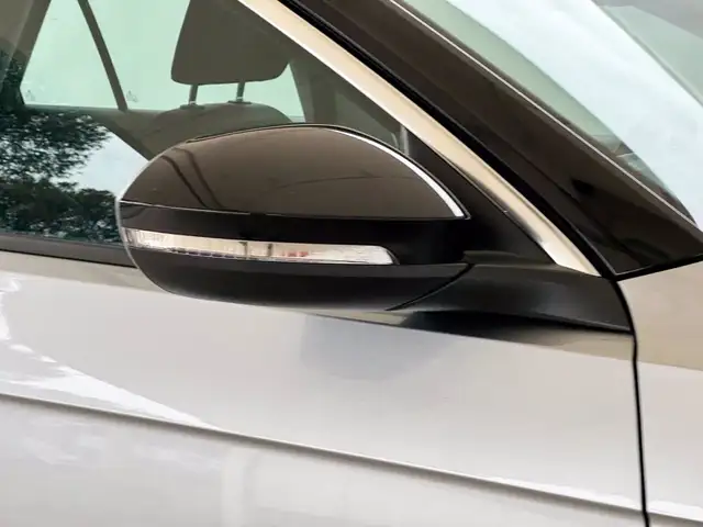 Volkswagen T-Roc view 16