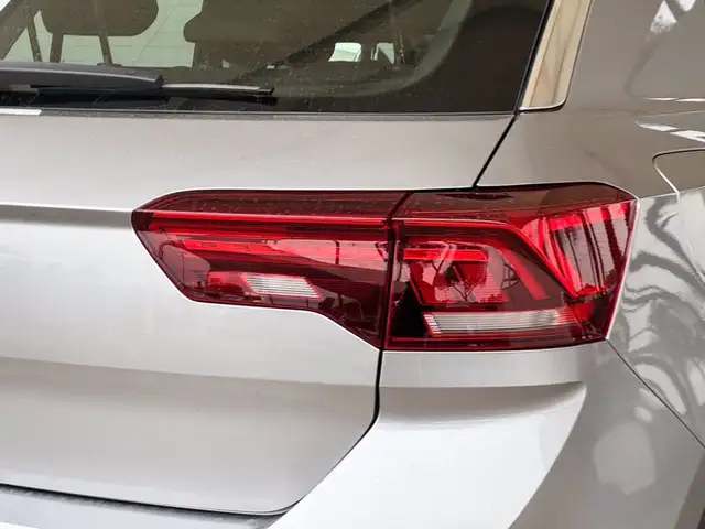 Volkswagen T-Roc view 17