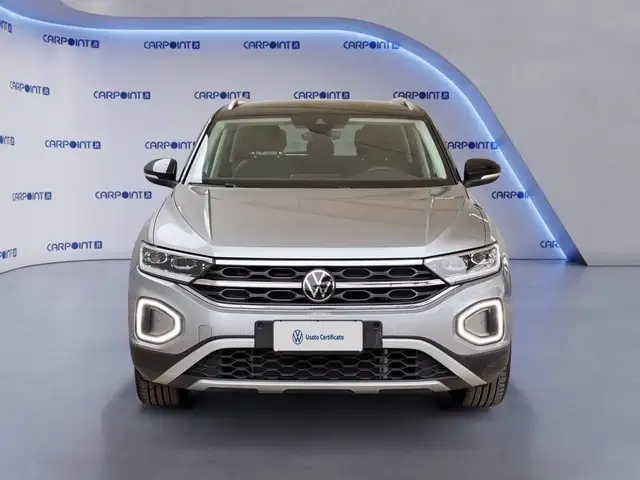 Volkswagen T-Roc view 3