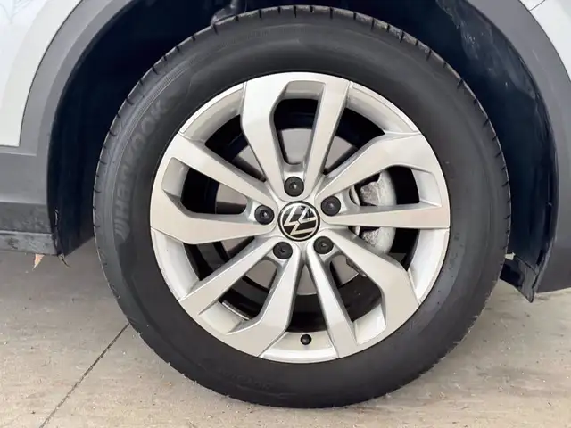 Volkswagen T-Roc view 15