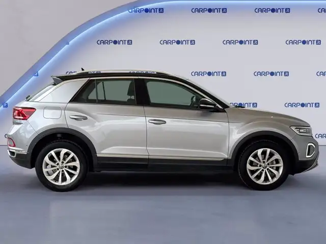 Volkswagen T-Roc view 6