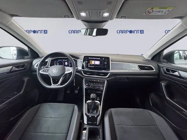 Volkswagen T-Roc view 11