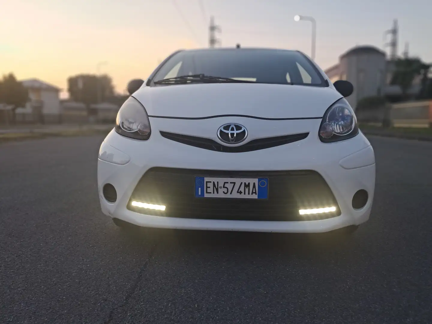 Toyota Aygo 5p 1.0 Deep Ocean Connect Beige - 1