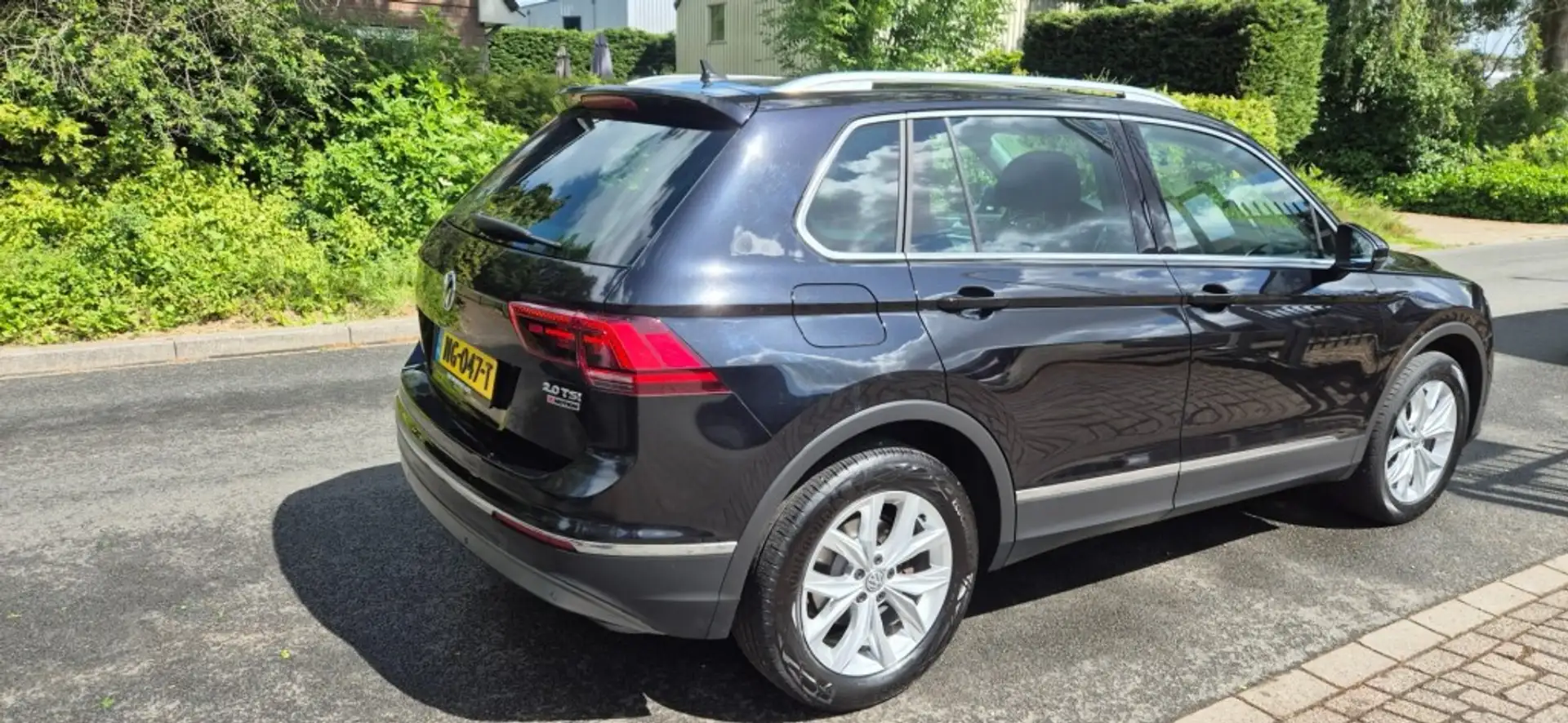 Volkswagen Tiguan 2.0 TSI 4motion Highline*automaat*Trekhaak*NAP Zwart - 2