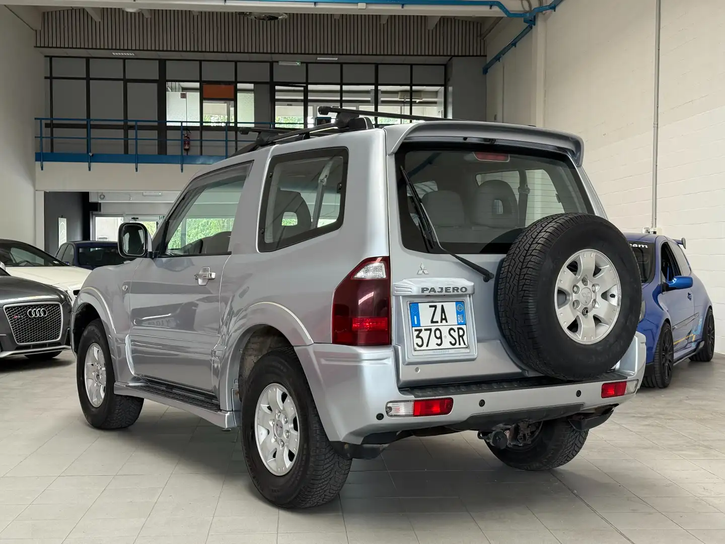 Mitsubishi Pajero 3p 3.2 tdi 16v di-d GLS-2 Plateado - 2