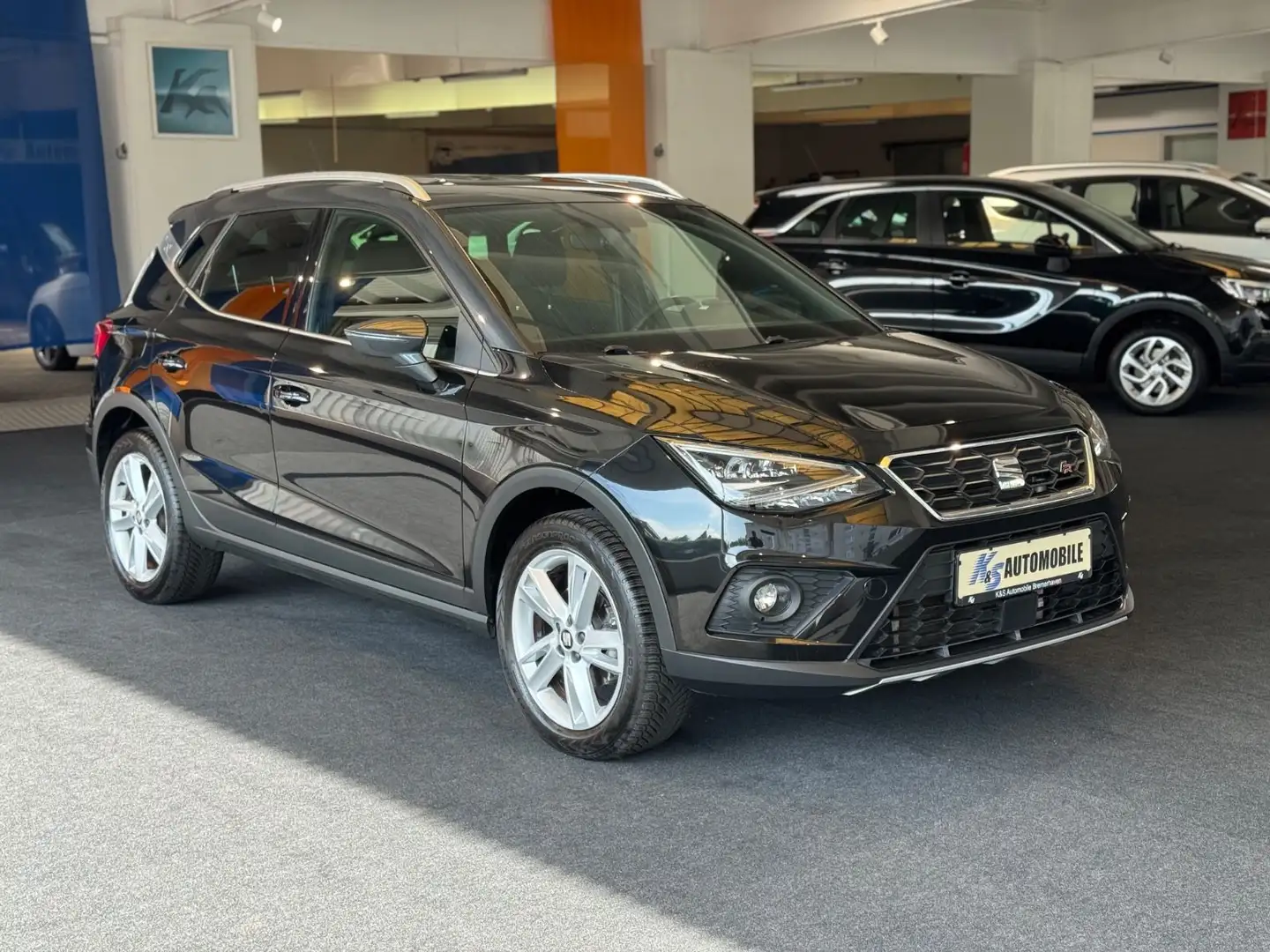 SEAT Arona 1.0 TSI DSG FR *NAVI*LED*SITZH.*TEMPO* Schwarz - 1