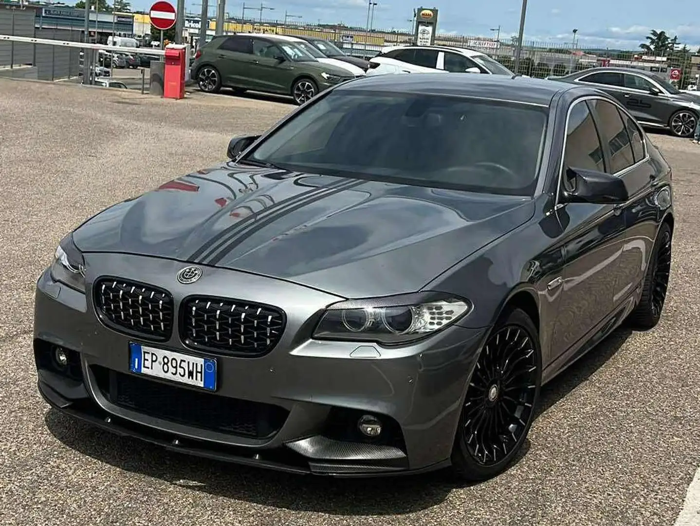 BMW 520 Serie 5 F10 Berlina 520d Business auto siva - 2