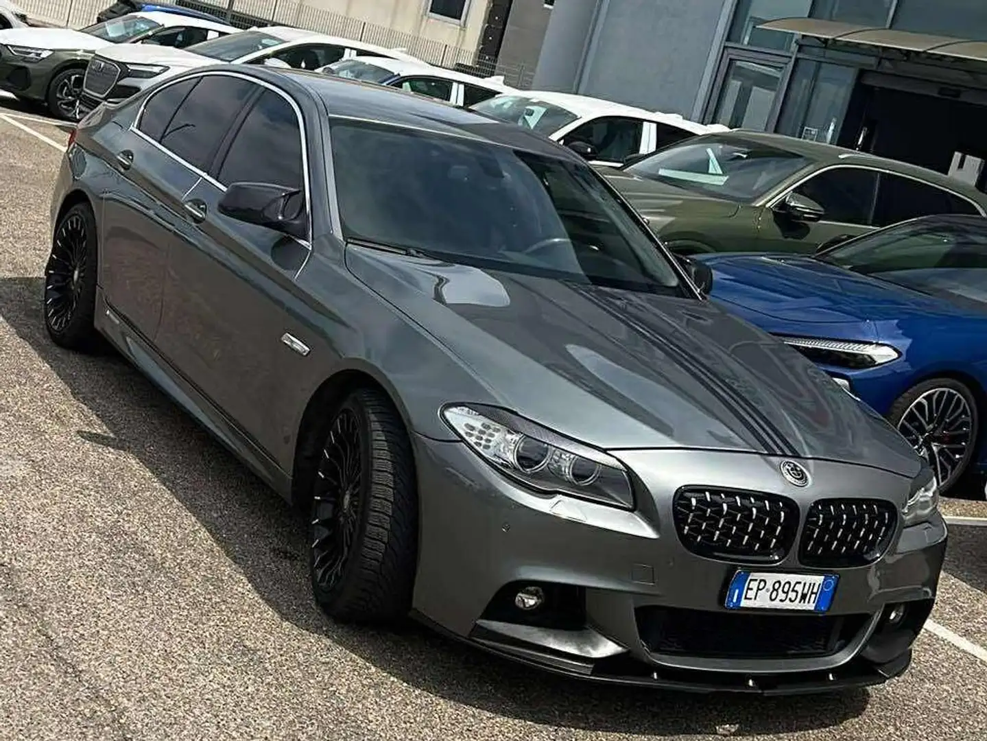 BMW 520 Serie 5 F10 Berlina 520d Business auto siva - 1