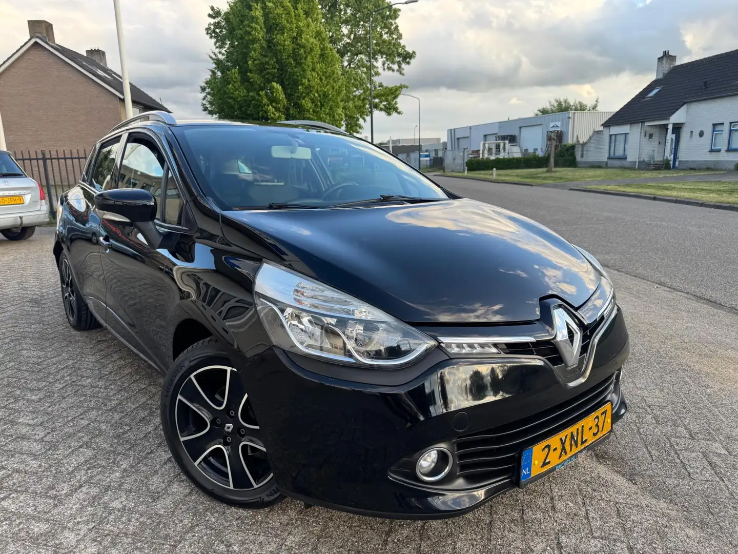 Renault Clio Estate 0.9 TCe Expression Airco, Navi, 1e Eigenaar Negro - 2