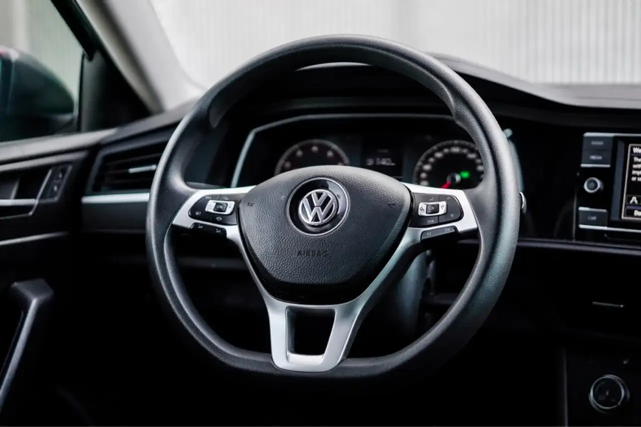 Volkswagen Jetta снимка Volkswagen Jetta