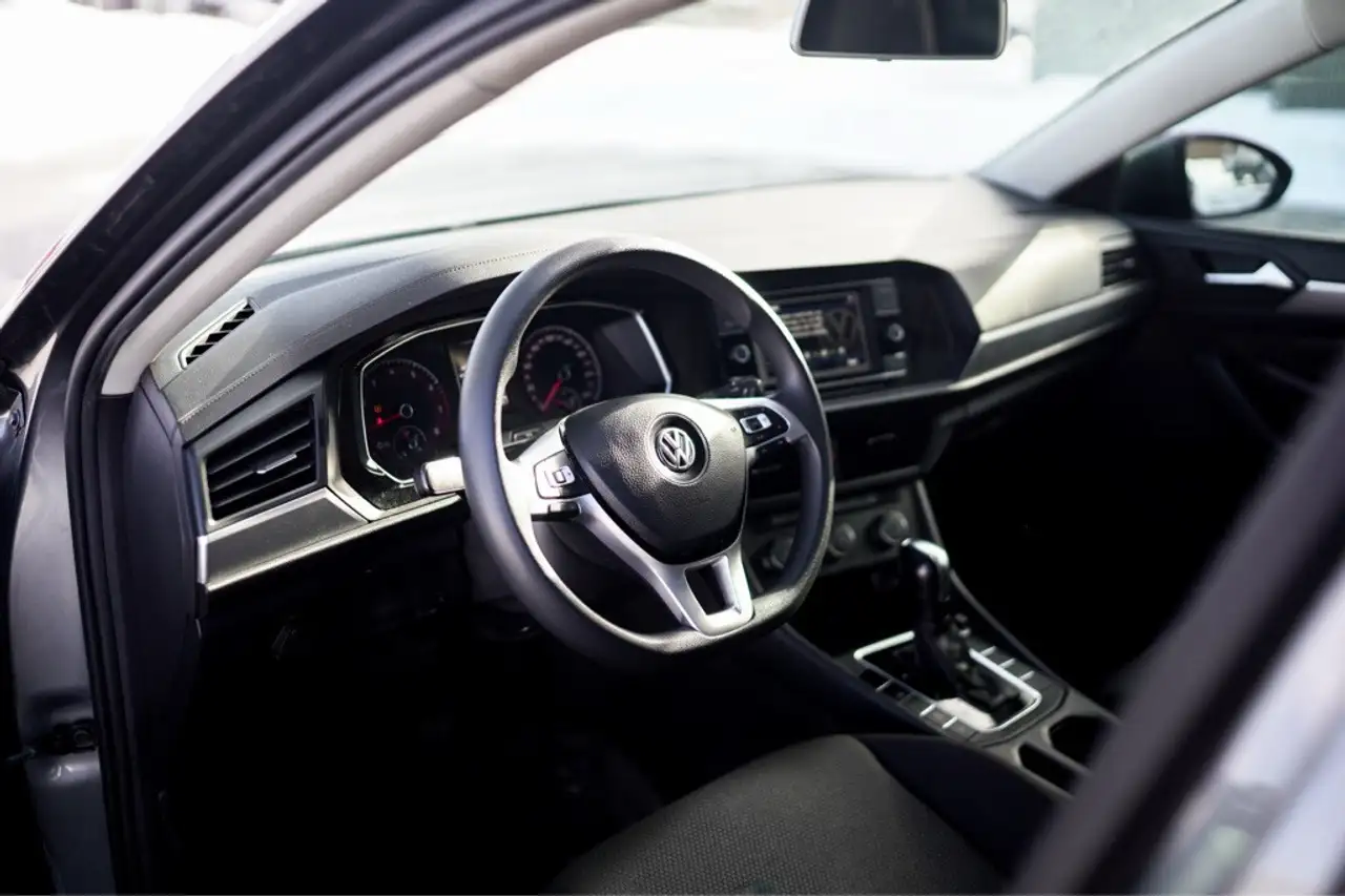 Volkswagen Jetta снимка Volkswagen Jetta