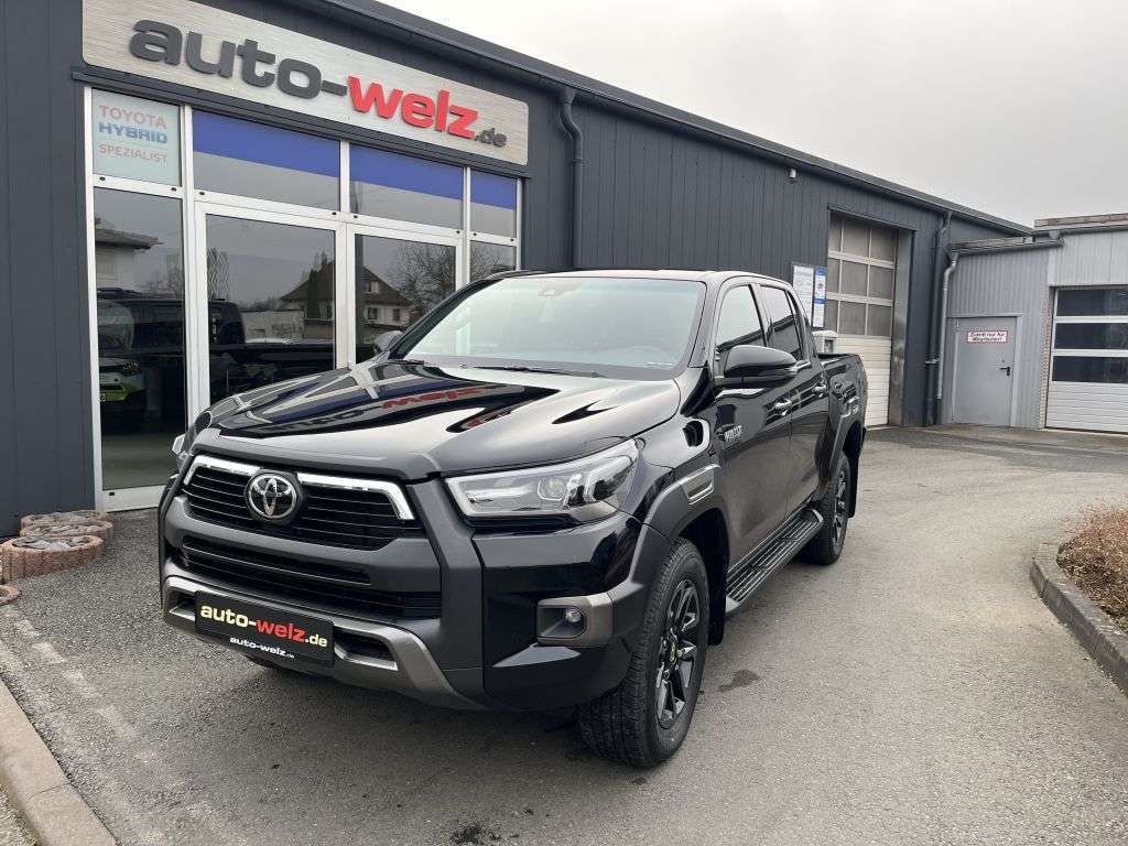 Second hand Toyota Hilux 2.8