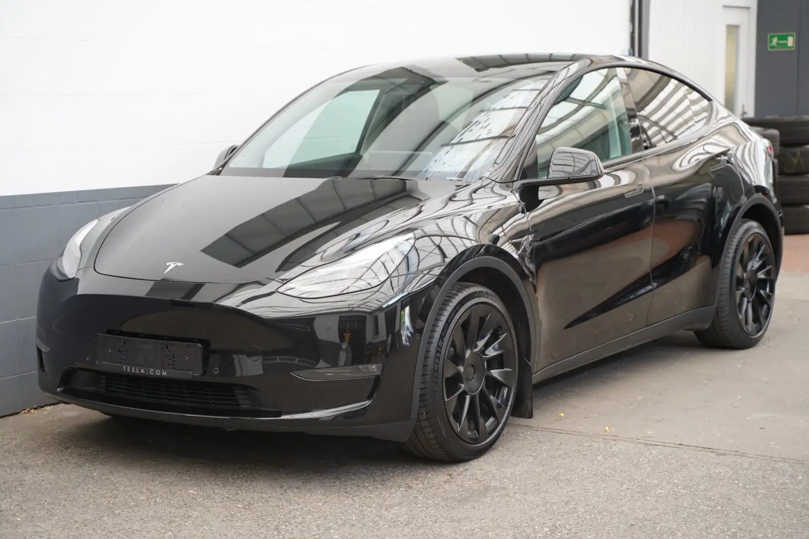 Tesla Model Y Long Range AWD *20-Zoll*Matrix-LED* Black - 2