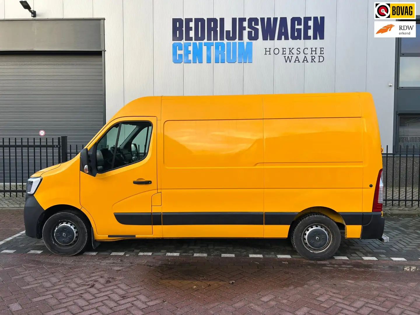 Renault Master T35 2.3 dCi 135 L2H2 nw.model | Euro 6 |Inrichting Geel - 1