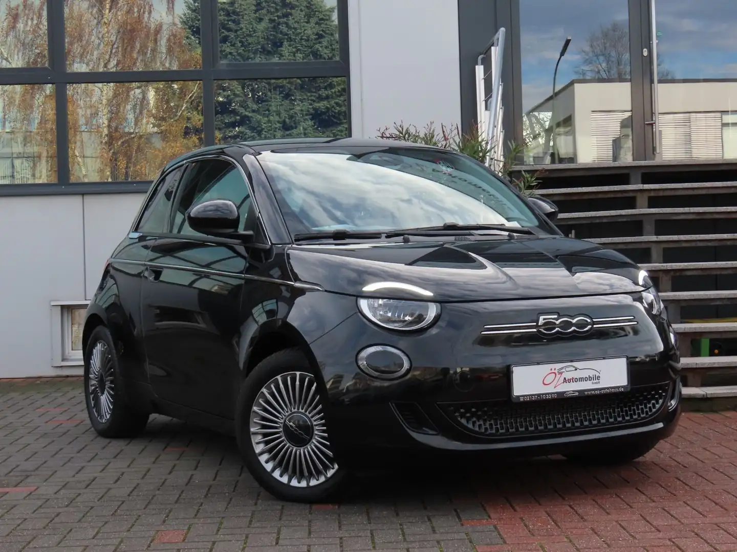 Fiat 500e 42 kWh Klimaauto. Navigation CarPlay Schwarz - 1