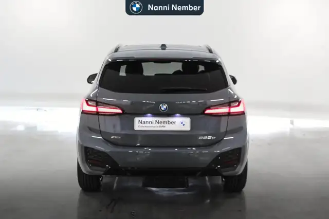 BMW 2 Series view 4
