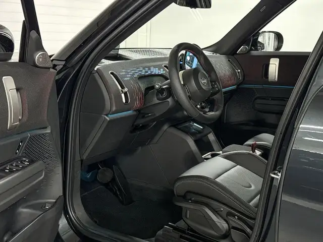 Mini Countryman view 8