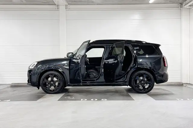 Mini Countryman view 3