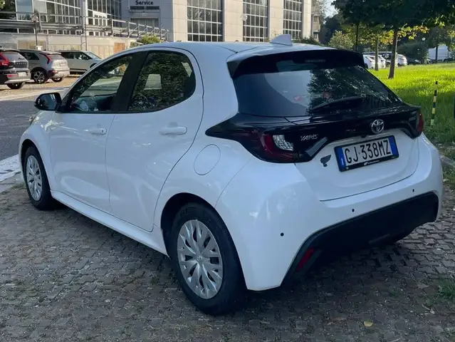 Toyota Yaris view 3