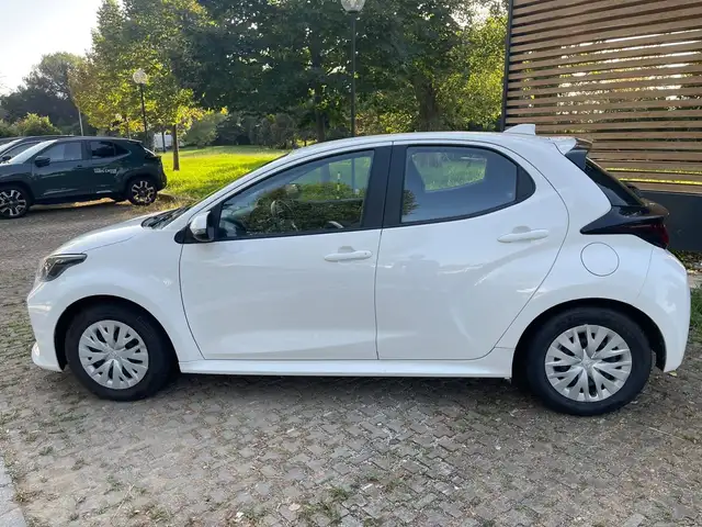 Toyota Yaris view 2