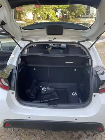 Toyota Yaris view 16