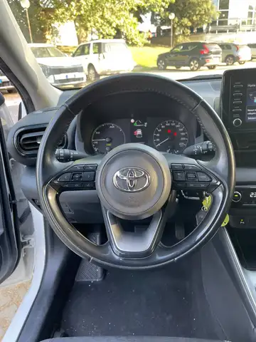 Toyota Yaris view 14