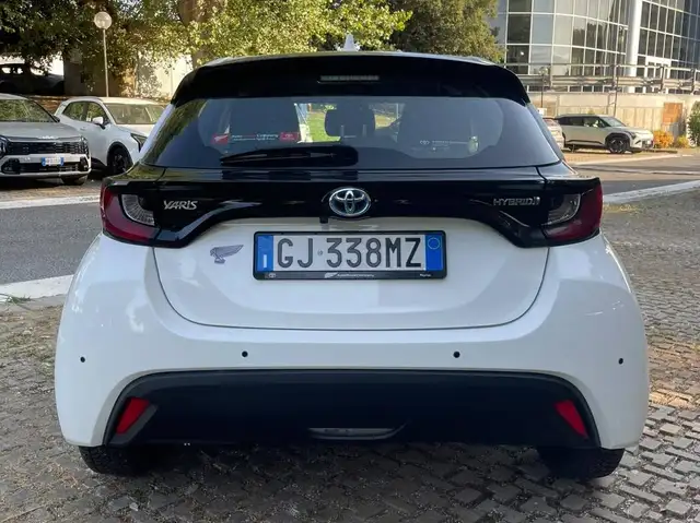 Toyota Yaris view 4