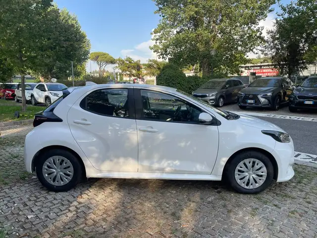 Toyota Yaris view 5