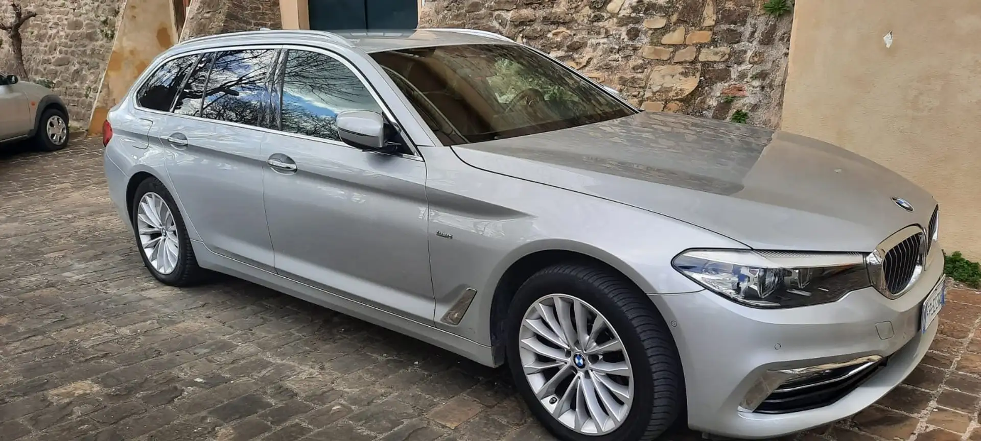 BMW 520 520d Touring xdrive Luxury auto Argento - 1