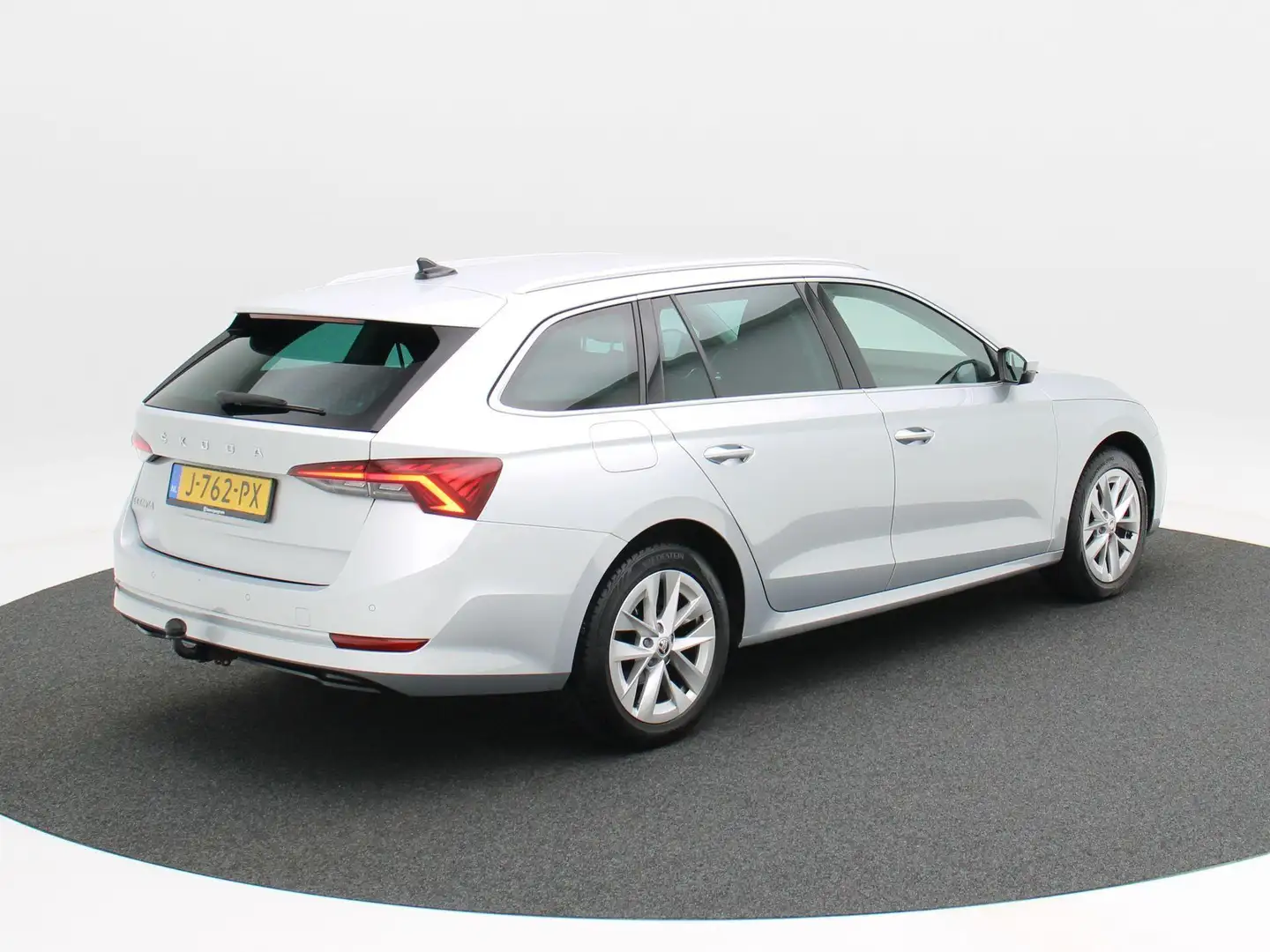 Skoda Octavia Combi 1.0 TSi 110 Pk Business Edition | Navigatie Grijs - 2
