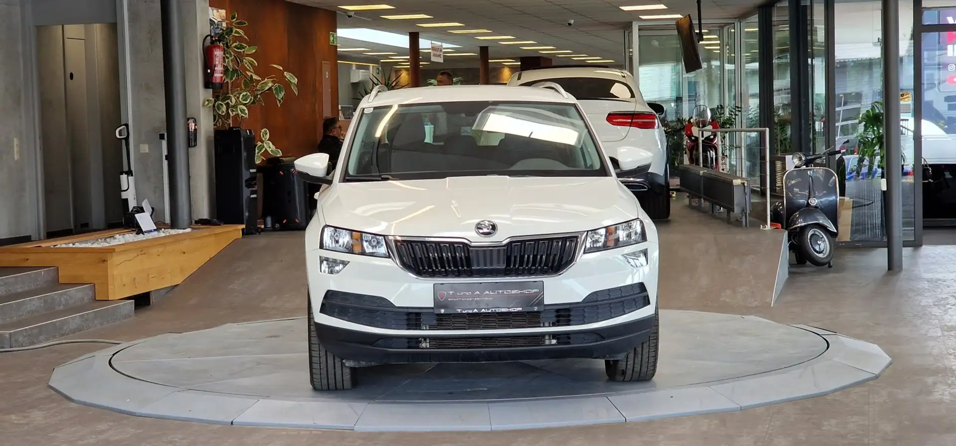 Skoda Karoq 2.0 TDI 4x4 Ambition 1-Hand DSG *17Zoll*PDC*Sitzhe Weiß - 2