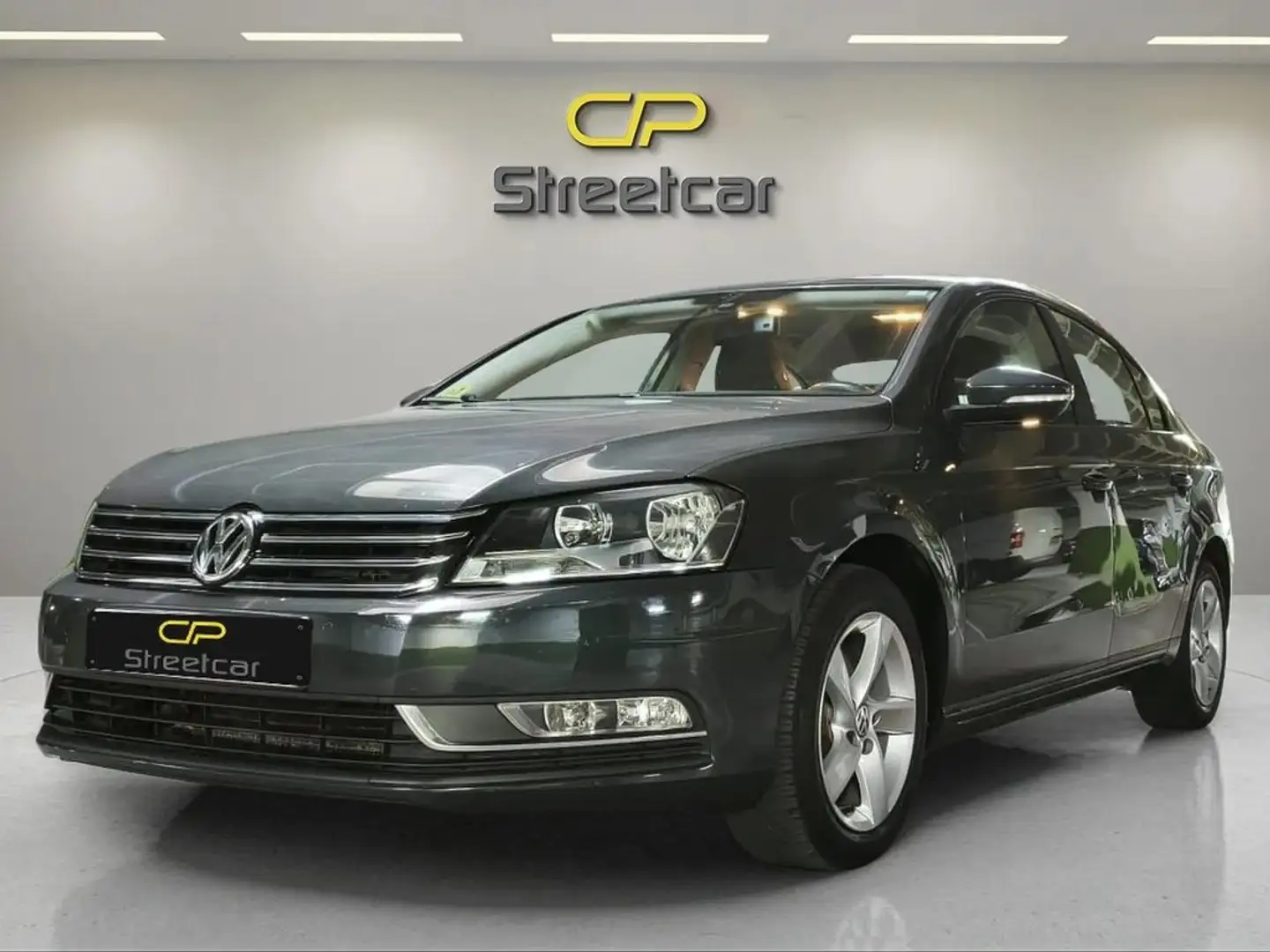 Volkswagen Passat 1.6 TDI 105cv Advance Bluemotion Tech Gris - 2