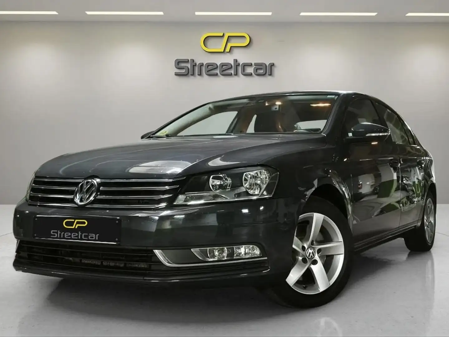 Volkswagen Passat 1.6 TDI 105cv Advance Bluemotion Tech Gris - 1