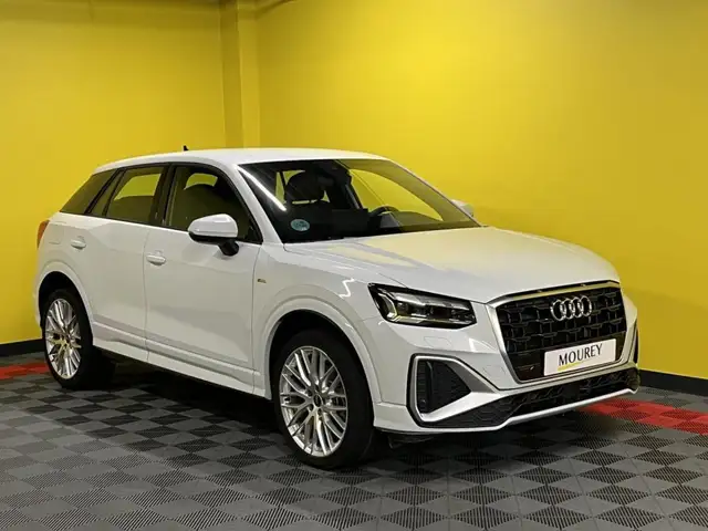 Audi Q2 view 15