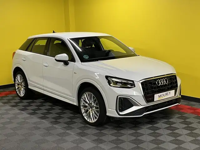 Audi Q2 view 26