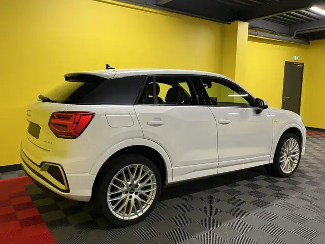 Audi Q2 view 14