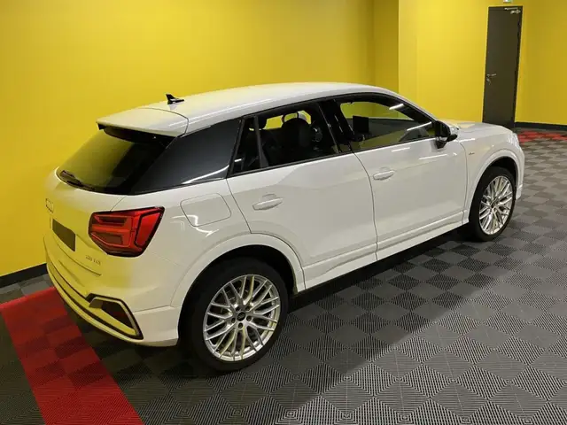 Audi Q2 view 24
