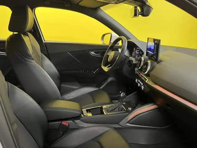 Audi Q2 view 8