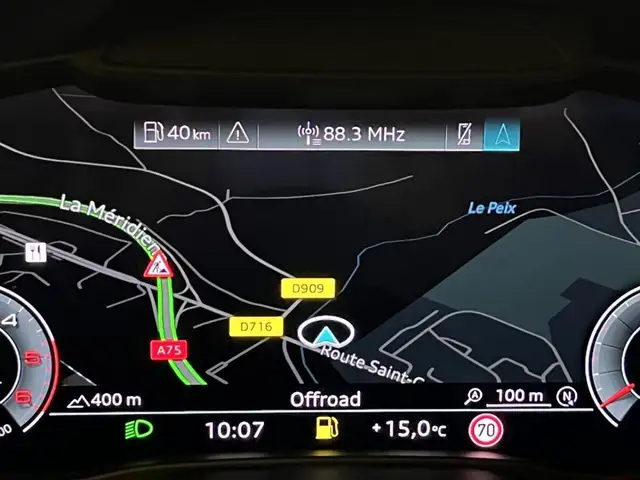 Audi Q2 view 9